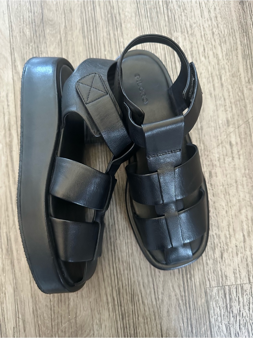 Pilcro Black Leather Platform Fisherman Sandals NWOB Sz 9 / 39